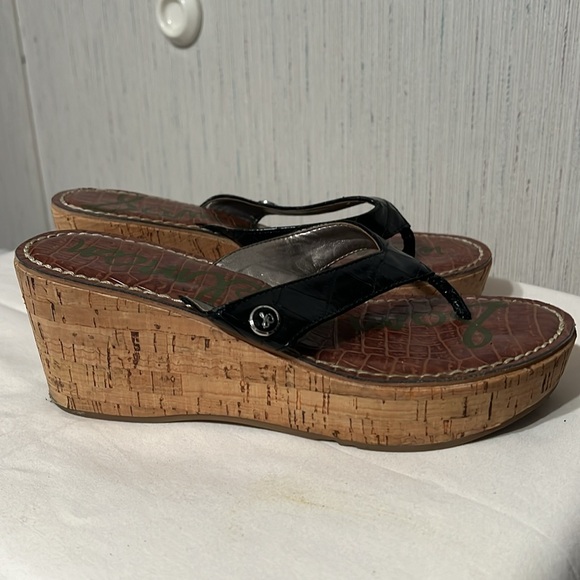 Woman’s Slip-on - Picture 3 of 7